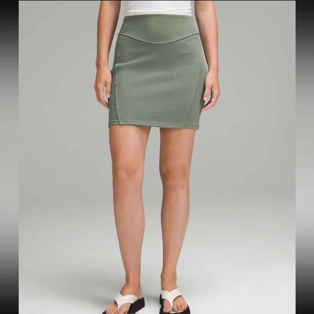 Lululemon scuba HR mini skirt